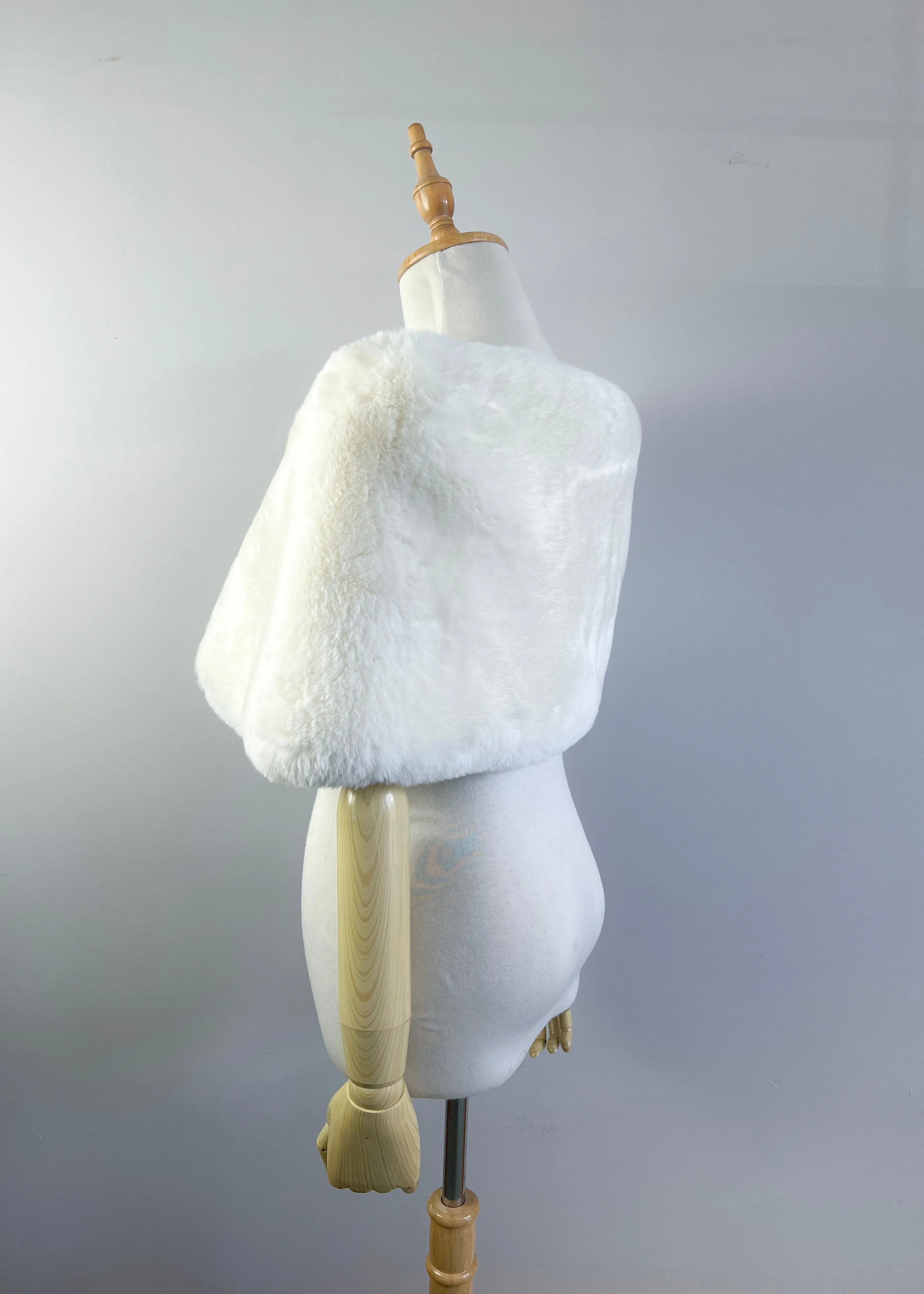 Ivory Fur Wrap (Serena Ivy05)
