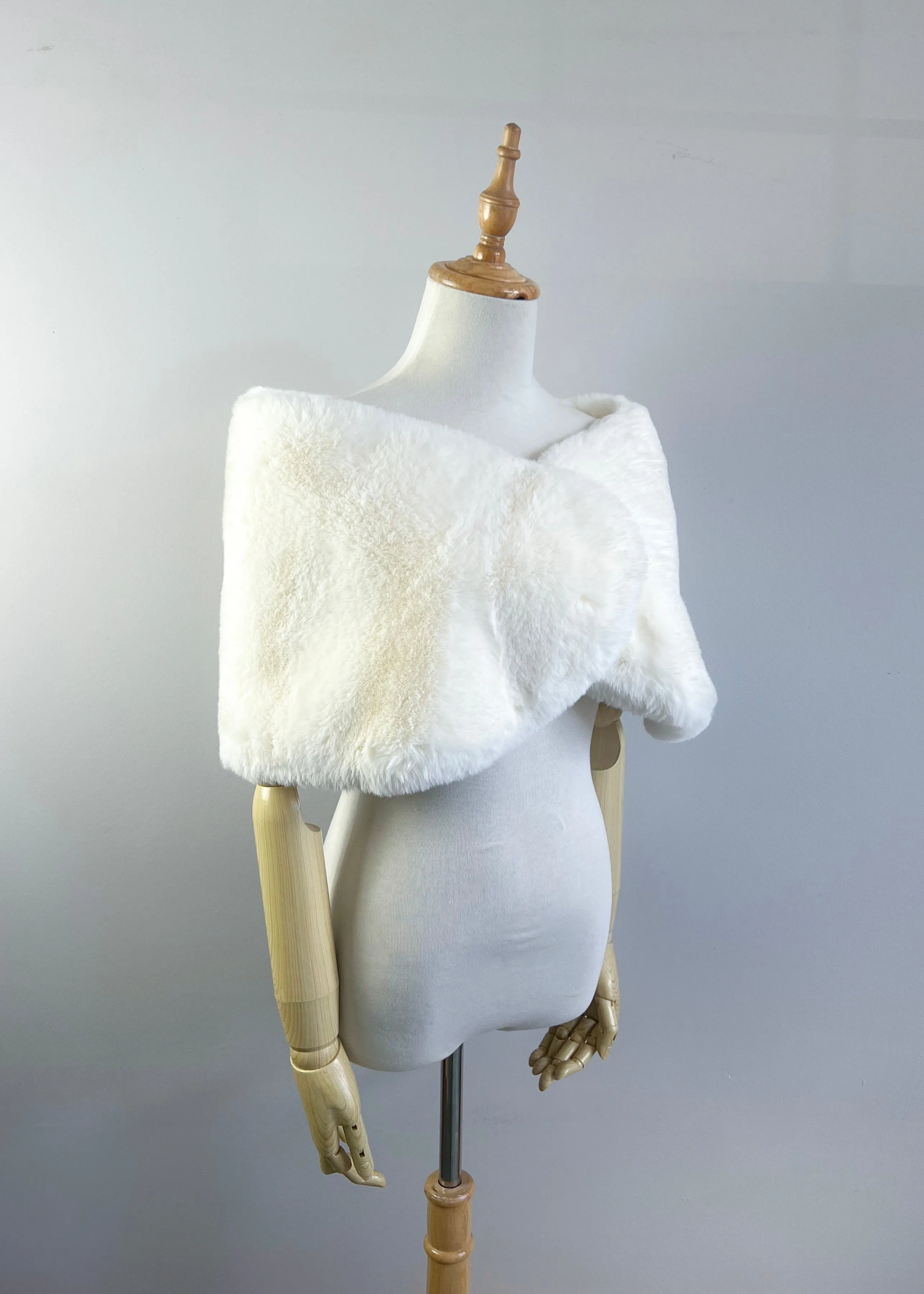 Ivory Fur Wrap (Serena Ivy05)