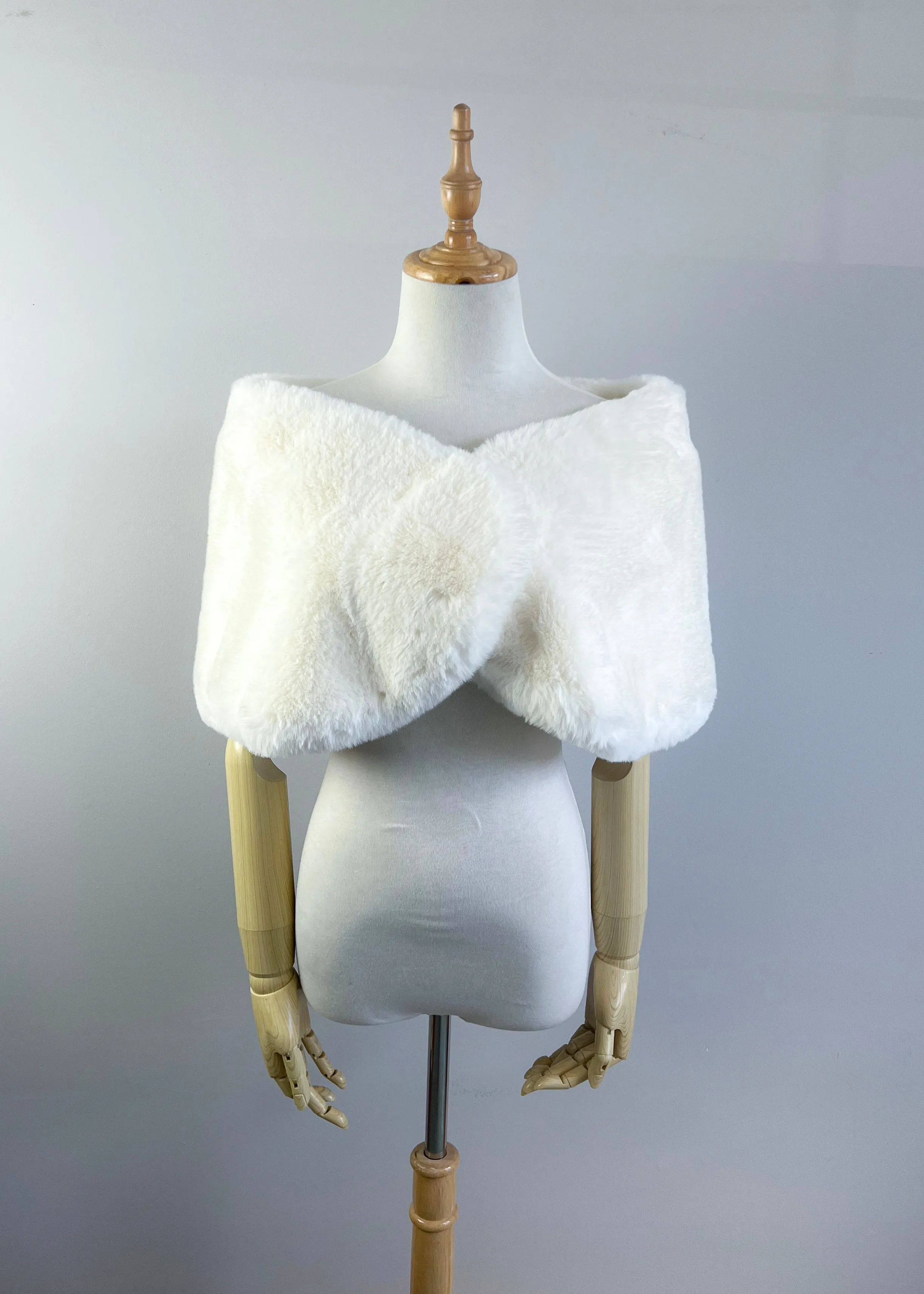 Ivory Fur Wrap (Serena Ivy05)