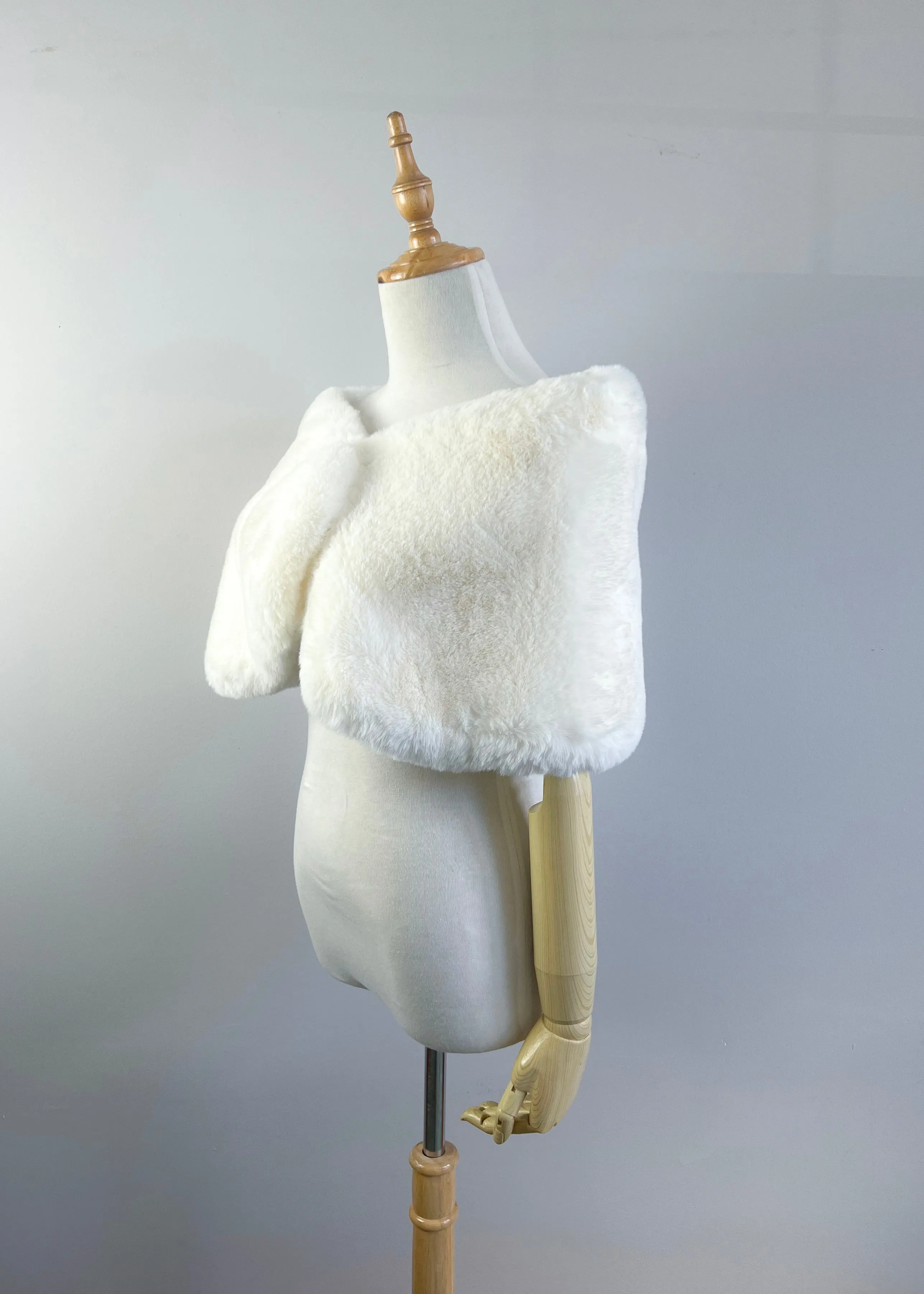 Ivory Fur Wrap (Serena Ivy05)