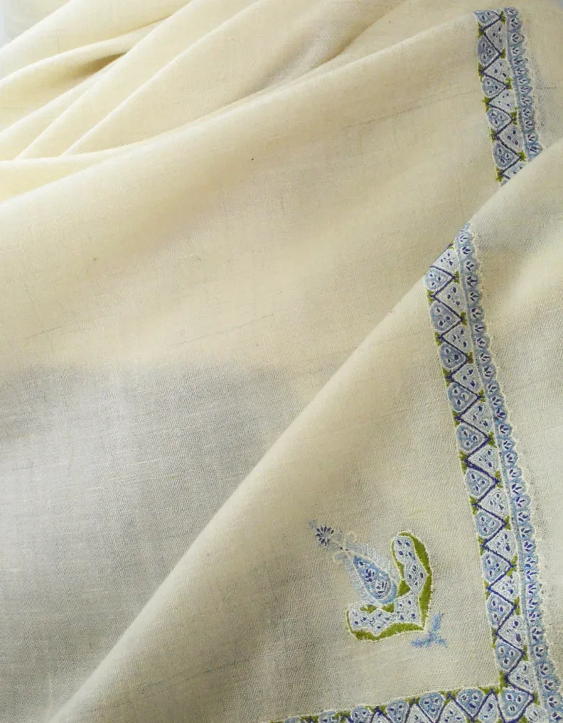 Off White Pashmina Shawl With Sozni 5679
