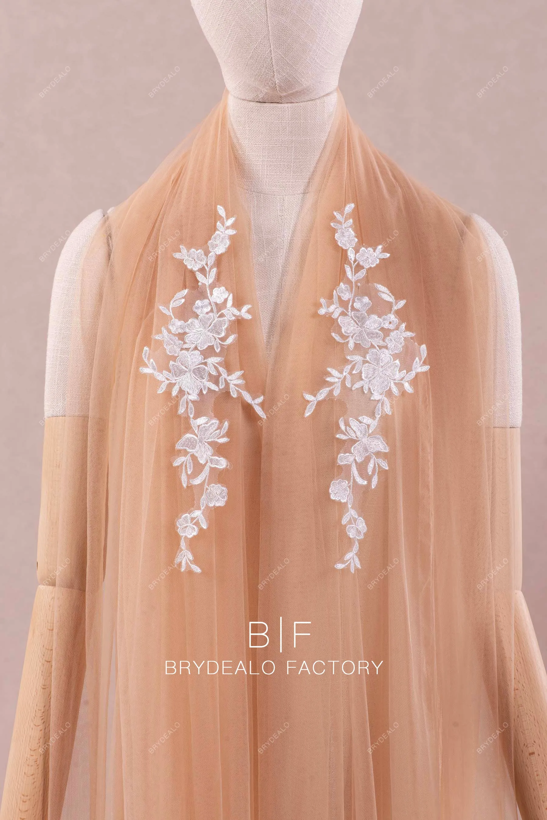 Pretty Embroidered Flower Lace Appliques For Sale