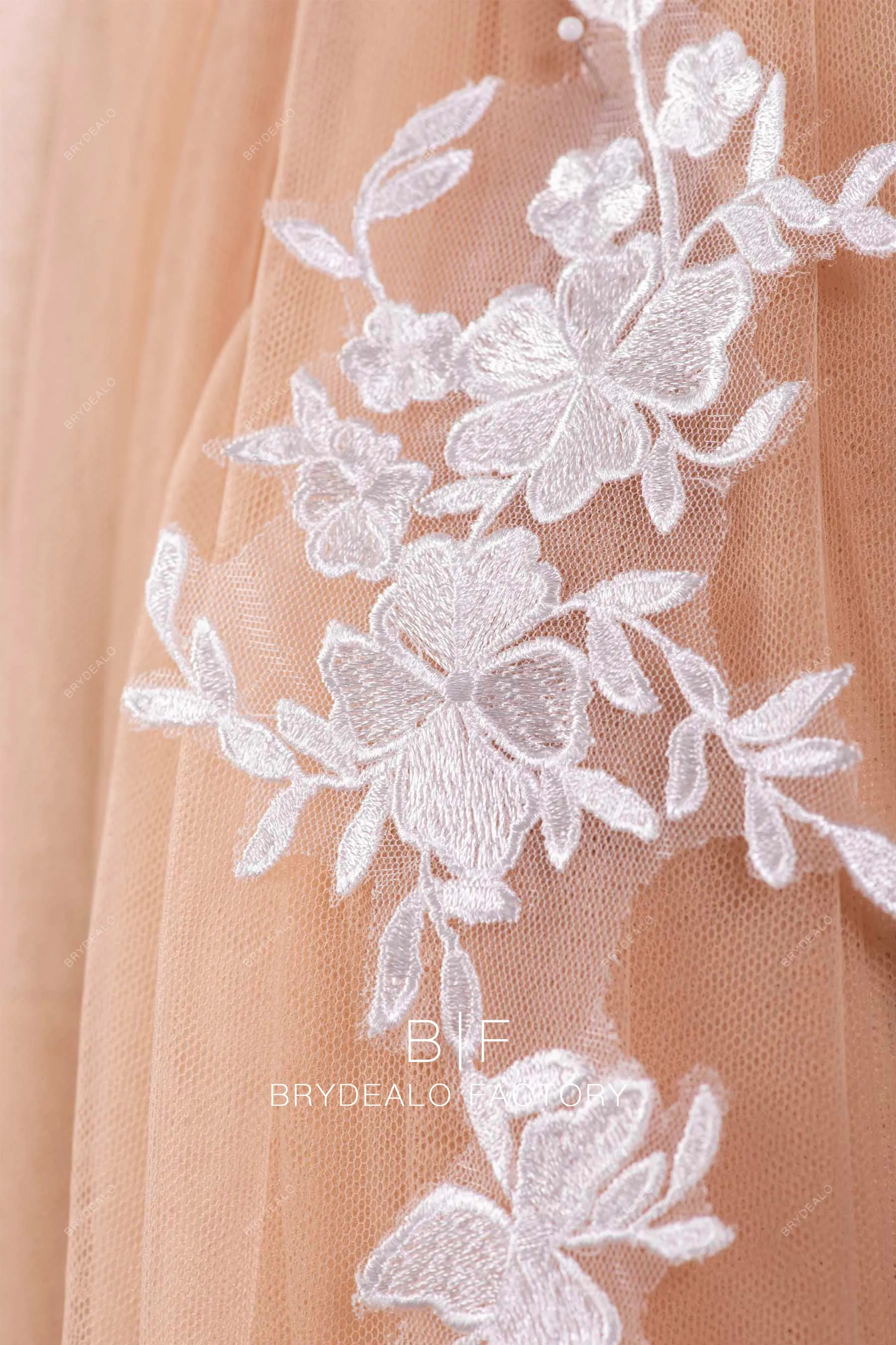 Pretty Embroidered Flower Lace Appliques For Sale