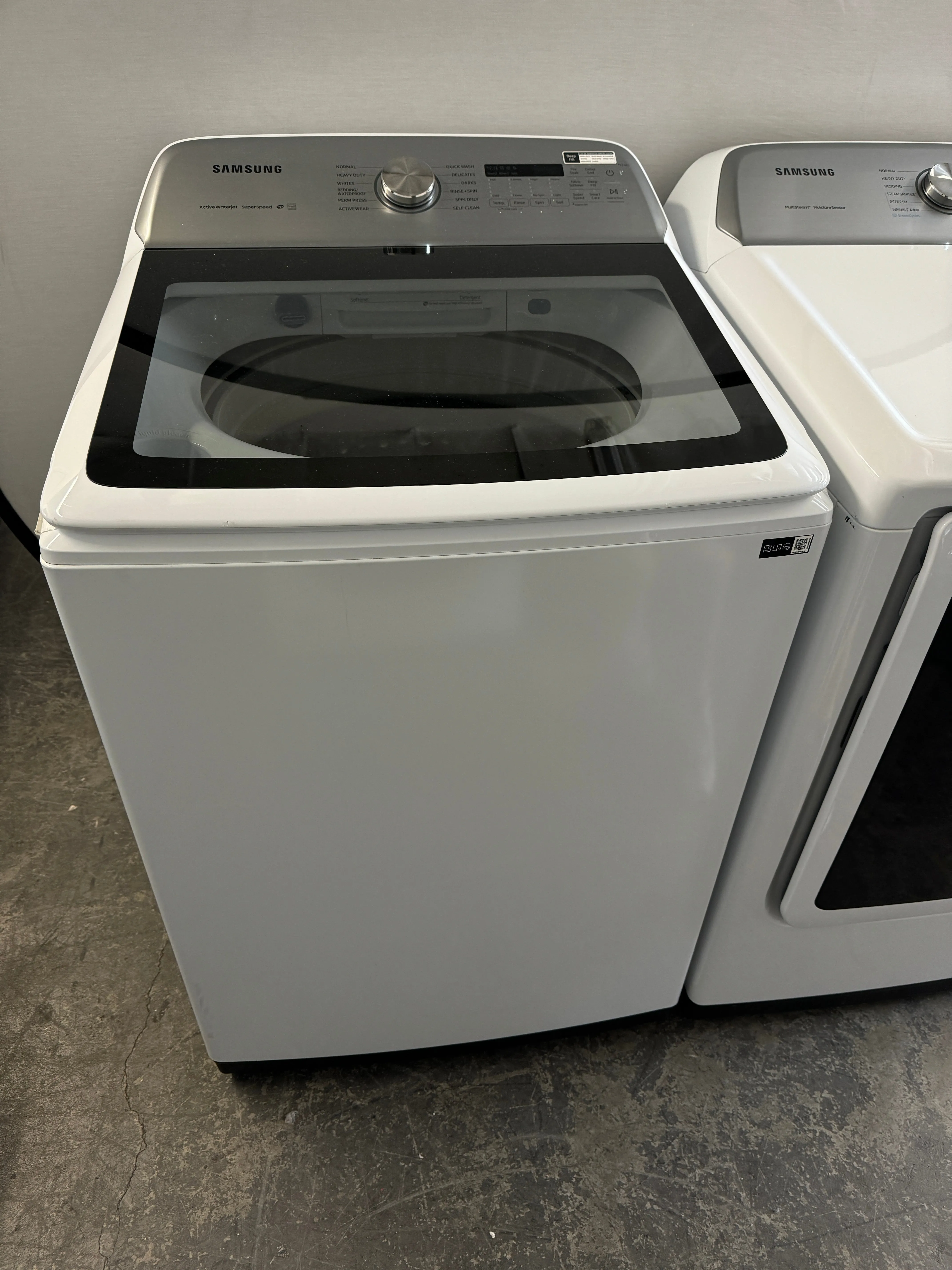 Samsung BESPOKE SAWADRGAW5400 Side-by-Side Washer WA50R5400AW & Dryer DVG50R5400W Set with Top Load Washer and Gas Dryer in White