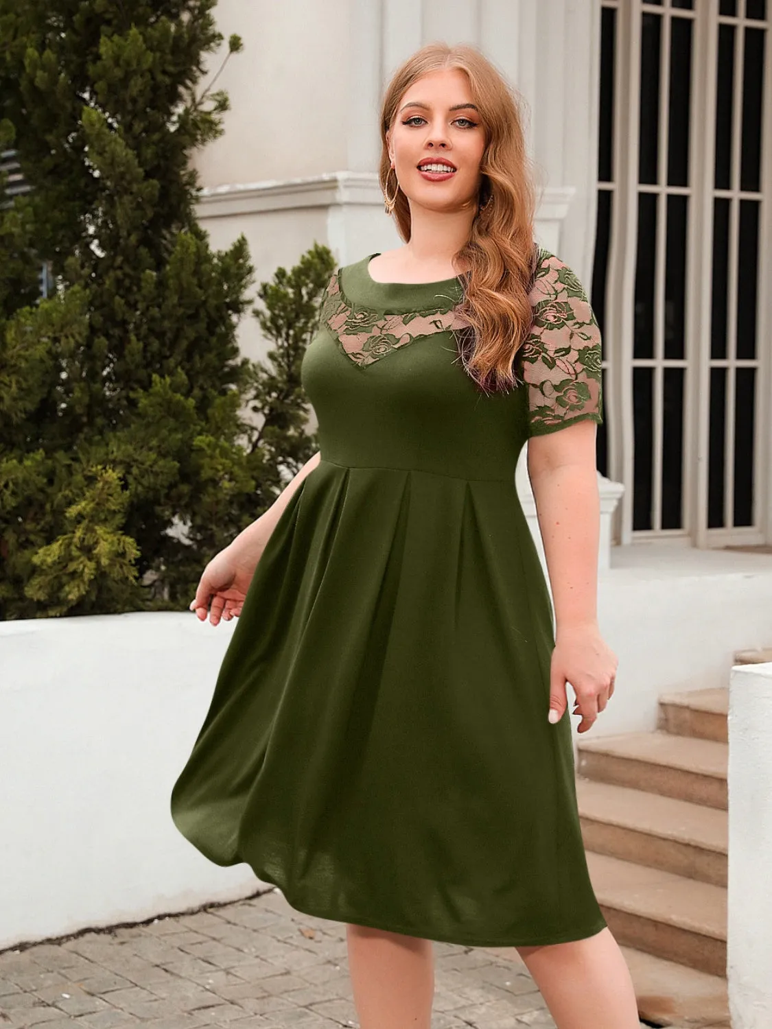 TEEK - Plus Size Ruched Lace Chest Short Sleeve Dress