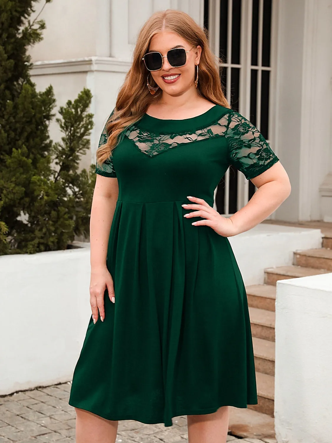 TEEK - Plus Size Ruched Lace Chest Short Sleeve Dress